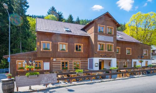 Pec pod Sněžkou v štýlovom 3* Hoteli Hvězda s raňajkami alebo polpenziou, welcome drinkom a úschovňou bicyklov