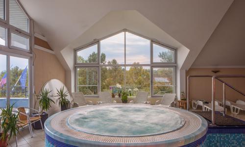 Pobyt 450 m od Balatonu: 4* Kristály Hotel Keszthely s polpenziou + neobmedzené wellness a zľavy na procedúry
