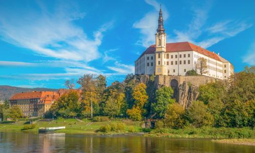 Pobyt blízko zámku a aquaparku: Hotel S-centrum Děčín **** s raňajkami/polpenziou a možnosťou relaxu aj športu