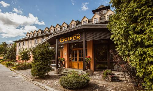 Pobyt pri Kremnickom hrade: Hotel Golfer *** s polpenziou, bazénom, saunami a vyžitím pre deti i športovcov