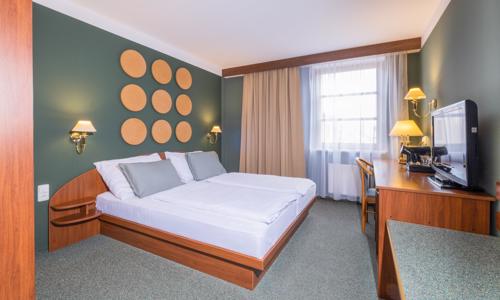 Pobyt pri Olomouci: Hotel Mohelnice *** s raňajkami, vínom, kávou, saunou a športom podľa výberu