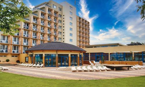 Pobyt priamo na brehu Balatonu: Prémium Hotel Panoráma **** s polpenziou a neobmedzeným wellness a fitness