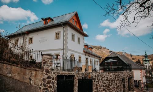 Pobyt v centre Banskej Štiavnice v historickej Resla Residence *** s raňajkami, privátnym wellness a fitness