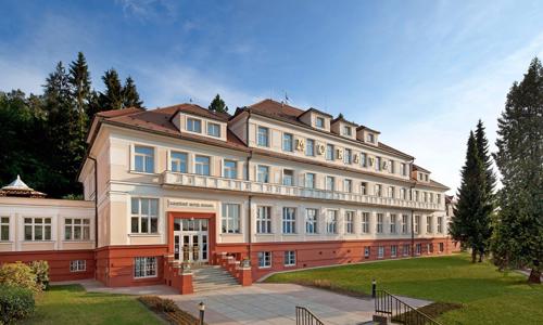 Pobyt v centre Luhačovíc: Hotel Morava *** s polpenziou + až 12 kúpeľných procedúr, welcome drink a pitná kúra