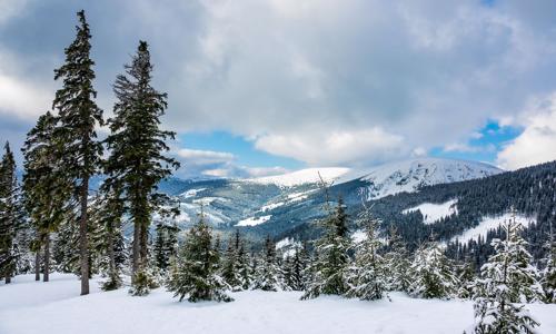 Pobyt v Krkonošskom NP pri ski areáli: Dolní Dvůr v Hoteli Krakonoš s raňajkami či polpenziou a úschovňou lyží