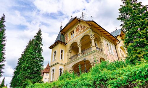 Pobyt v kúpeľnom parku vo Vládnej vile Luhačovice so vstupom do aquacentra s 3 bazénmi, raňajkami a Vincentkou