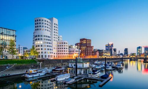 Pobyt v Porýní: Düsseldorf blízko zámku a atrakcií v Hoteli MOXY Düsseldorf South s raňajkami formou bufetu