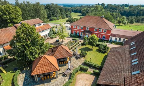 Podkrkonošie pri hospitali Kuks: Farma Nová Amerika s raňajkami + detské ihrisko a vstupenka do zoo pre deti