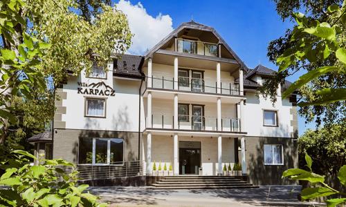 Poľské Krkonoše vo Ville Karpacz s polpenziou a vstupenkou do aquaparku + podzemná výstava a celodenný výlet