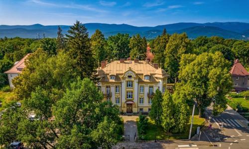Poľsko: Jelenia Hora v Hoteli Bella *** s polpenziou, vstupenkou do Cieplických termálnych kúpeľov a masážou