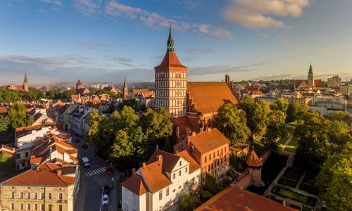 Poľsko pri Mazurských jazerách v Hampton by Hilton Olsztyn *** s polpenziou a fitness + deti do 16 r. zdarma