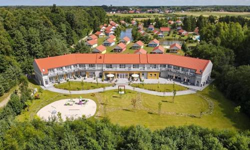 Poľsko pri mori a jazerách v Holiday Parku Kacze Stawy s polpenziou, bazénmi, vonkajšími atrakciami a animácia