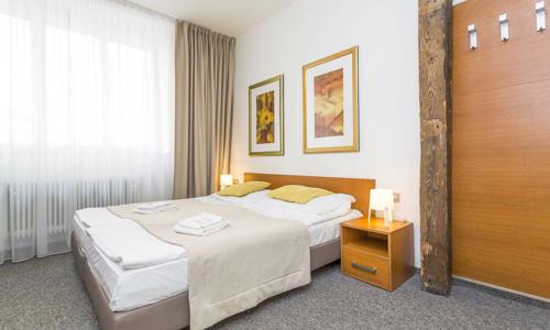 Praha 1,4 km od Vyšehradu: Pobyt ideálny pre rodiny v Penzióne Akát s raňajkami a fľašou sektu + deti zdarma 