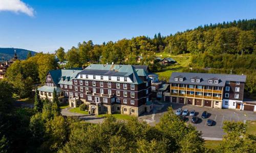 Pustevny: Prostřední Bečva v historickom horskom Hoteli Tanečnica *** s raňajkami či polpenziou + bazén