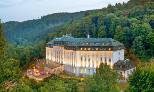 Radónové kúpele Jáchymov: Hotel Radium Palace **** s polpenziou, kúpeľným centrom (bazény a sauny) + masáž