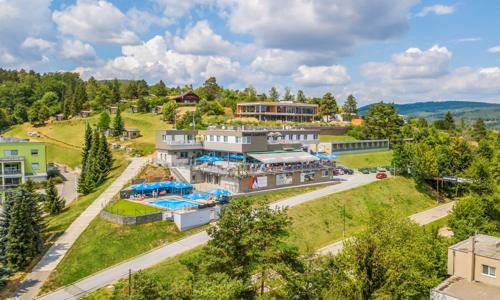Relax pri Brnianskej priehrade: Hotel Rakovec*** s polpenziou, bazénom a wellness (vírivka a sauny) + bowling