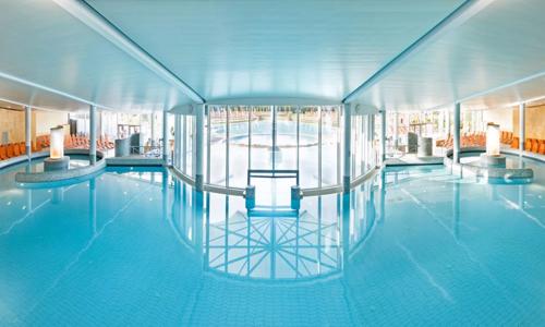 Relax v Rakúsku: Therme Laa - Hotel, Silent Spa & Villas **** s polpenziou, termálnymi kúpeľmi a wellness