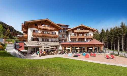 Relax v rakúskych Alpách: 4* Hotel Königsleitner s polpenziou a wellness (bazén, sauny) + túra so sprievodcom