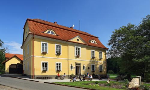 Relaxačný či golfový pobyt pri Tábore: Penzión Černická Obora s raňajkami či polpenziou, infrasaunou a zľavou