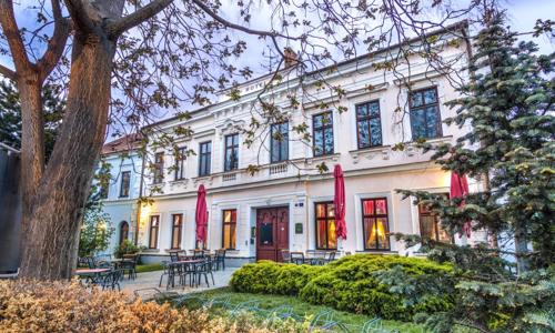 Romantika na Južnej Morave: Hotel Drnholec *** s polpenziou a relaxom v privátnych kúpeľoch + sekt a jahody