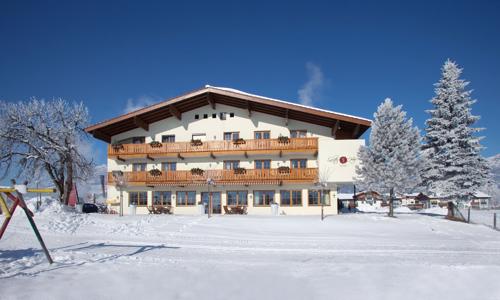 Salzbursko 8 km od ski areálov v Hoteli Saliter Hof **** s polpenziou, wellness so 4 druhmi sáun a jogou