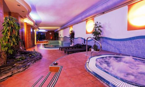 Slovácko: Hotel Synot *** s raňajkami alebo polpenziou a neobmedzeným wellness (bazén, 2 vírivky, 3 sauny)