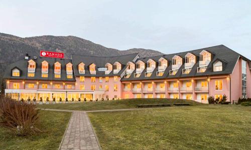 Slovinsko: Dovolenka pri Triglavskom NP v Ramada Hotel & Suites **** s raňajkami, bazénmi a animáciami + zľavy