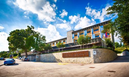 Slovinsko len 400 m od jazera Bled: Hotel Astoria Bled *** s raňajkami a luxusným wellness so saunovým svetom