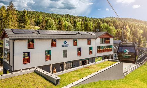Spišská Magura a Belianske Tatry blízko chodníka korunami stromov v moderných Apartmánoch Bachledka + raňajky