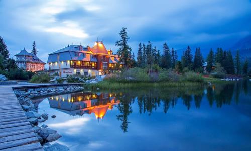 Štrbské pleso v známom Hoteli Solisko **** s polpenziou, neobmedzeným wellness a vstupom na Vežu snov + drink