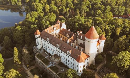 Stredné Čechy pri Sedlčanoch v Resorte Hulín s polpenziou, bowlingom a vstupom do minizoo + parkovanie zdarma
