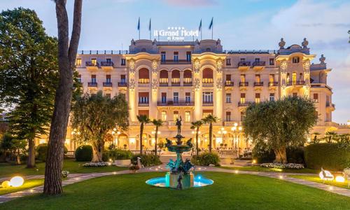 Talianske Rimini priamo pri pláži: Luxusný 5* Grand Hotel s polpenziou a vonkajším bazénom neobmedzene + drink