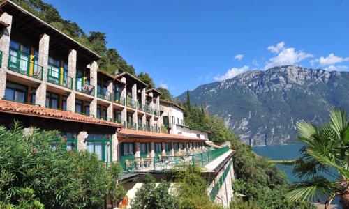 Taliansko 800 m od Lago di Garda: Hotel La Limonaia *** s polpenziou, vnútorným aj vonkajším bazénom + zľava