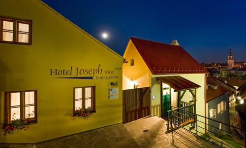 Třebíč 1 km od aquaparku v Hoteli Joseph 1699 **** s raňajkami a historickou prehliadkou + welcome drink