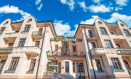 Trenčianske Teplice: Hotel Most Slávy *** s neobmedzeným wellness, kúpeľným bazénom a polpenziou + 4 procedúry