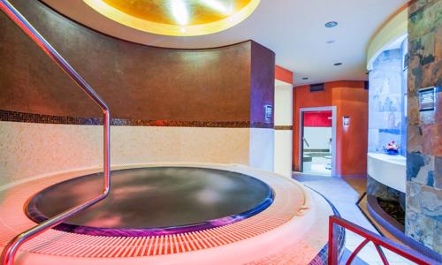 Trenčín: Luxusný pobyt v Hoteli Magnus **** s polpenziou, bohatým wellness a dezertom + 50 % zľava na masáž