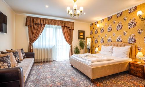 Veľký Meder blízko termálnych kúpeľov: Pobyt v Penzióne Heléné s raňajkami či polpenziou a vonkajším bazénom 