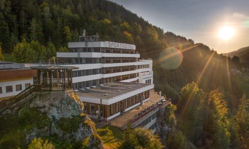 Viedenské Alpy v Sporthoteli am Semmering *** s polpenziou, neobmedzeným wellness a fitness + lanový park