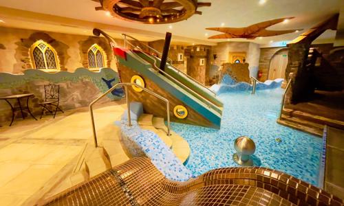 Vysočina: Hotel Podlesí *** s polpenziou a bazénom + vstup do wellness (vírivky, sauny) a Rozprávkovej dedinky