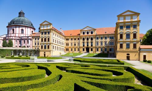Vysočina: Jaroměřice nad Rokytnou pri zámku v Hoteli Opera *** s raňajkami/polpenziou, bowlingom a saunou