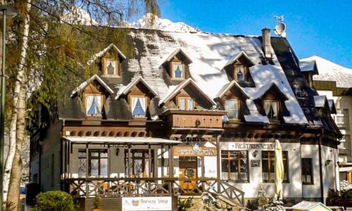 Vysoké Tatry: Pobyt priamo pod Lomnickým štítom len 1 km od lanovky v Penzióne Encián s wellness a polpenziou