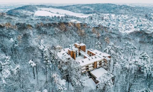 Wolský les len 6 km od hradu Wawel a 9 km od Krakova: Forest Hotel *** s polpenziou a zľavou na Zoo a aquapark