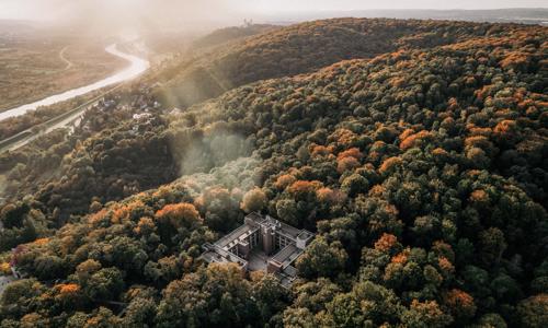 Wolský les len 6 km od hradu Wawel a 9 km od Krakova: Forest Hotel *** s polpenziou a zľavou na Zoo a aquapark