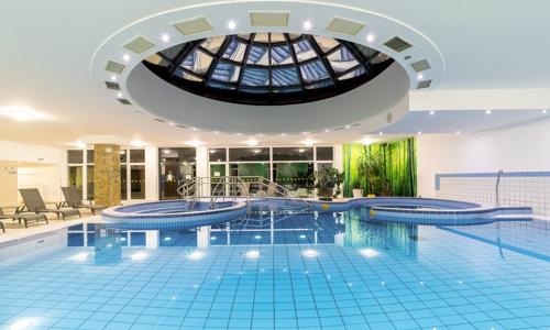 Zalakaros 150 m od termálov v Napfény Hoteli *** s polpenziou, vstupom do kúpeľov a neobmedzeným wellness