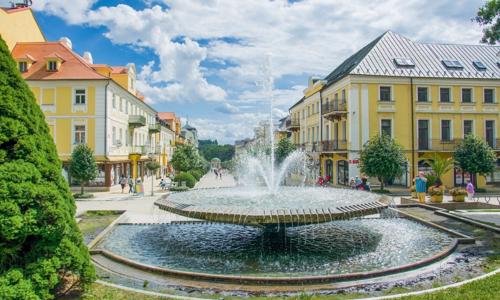 Západné Čechy: Pobyt v Apartmánoch Seníky u Františkových Lázní s raňajkami + kuchynka a vonkajšie posedenie